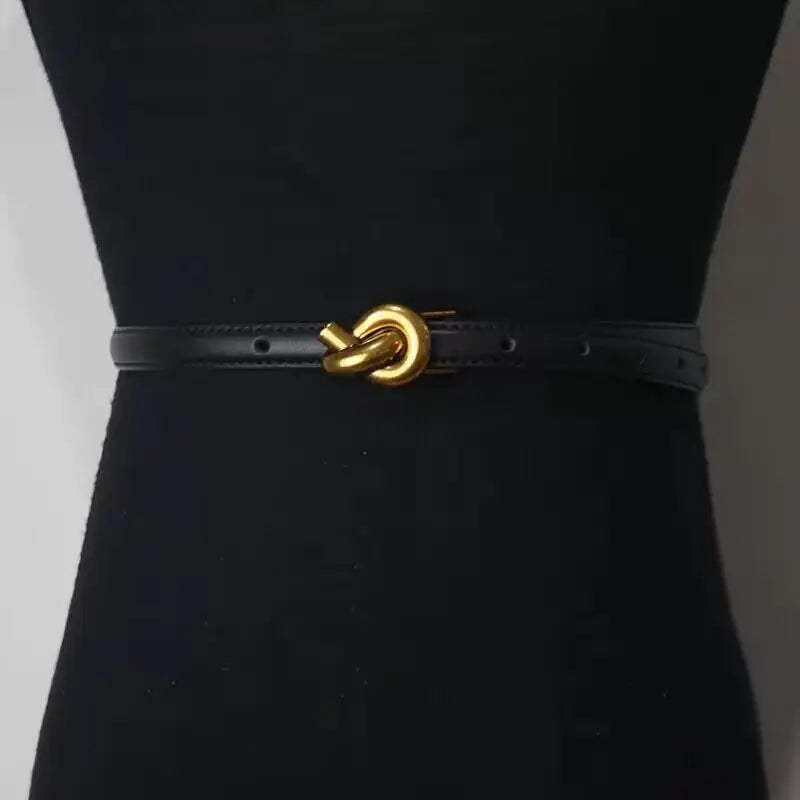 Belt with knot buckle